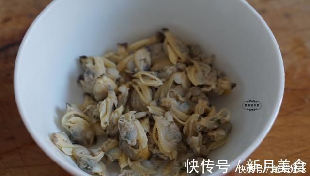 第一次用它来包饺子,超乎想象的好吃,皮薄大馅,个顶个的鲜