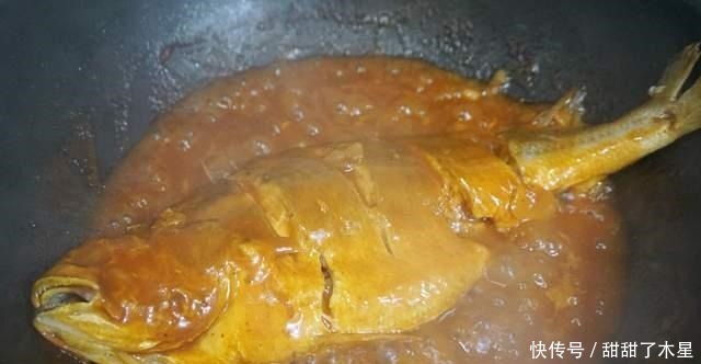 黄鱼的经典做法茄汁烧黄鱼,这味道,让你有舔盘子的冲动