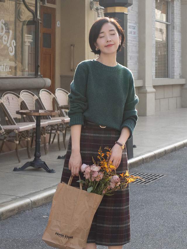 半身裙 这些才是适合普通人的针织衫穿搭,简约随性又时髦,保暖舒适