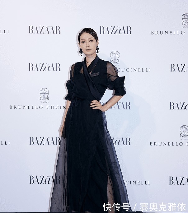 马伊琍|马伊琍真是中年女性穿搭典范,一袭黑色连衣裙成熟优雅,端庄稳重