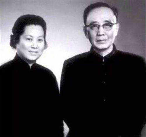 发现|郭沫若走后,妻子清理遗物时发现一张老照片,几天之后便自缢而亡