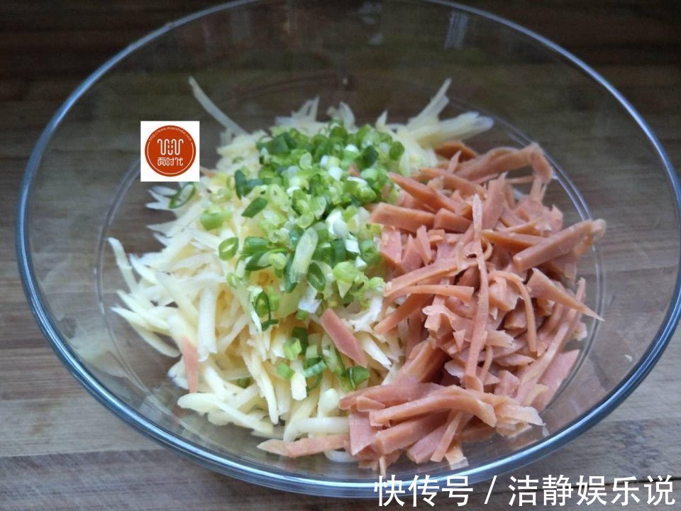 做法|土豆饼的家常做法，软糯咸香美味诱人，做法很简单，比鸡蛋饼都香
