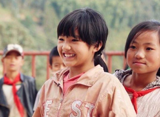 她是《变形计》最幸运的女孩，被大连妈妈收养，受尽城市哥哥宠爱