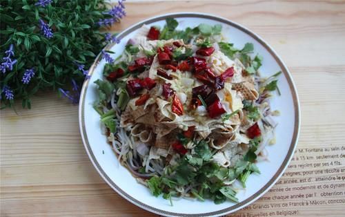 东北家常菜油淋干豆腐，教你这样做，劲道嫩滑，比肉菜还受欢迎