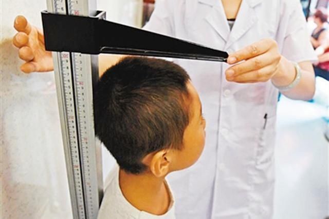 孩子骨骺线闭合前，身体会发出3个“信号”，抓住时机再长几厘米