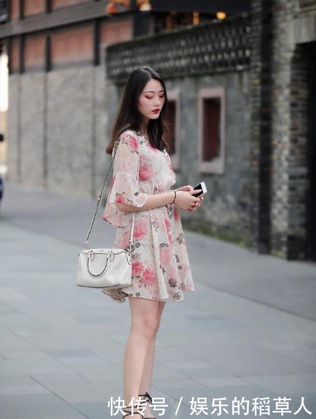 穿连衣裙|确实是会搭配裙子的女孩,造型优雅,充满活力