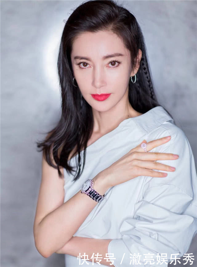 女人戴“手镯”还是“手表”好看？三个理由告诉你，戴错很尴尬！