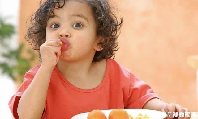 食物|孩子再饿,也不要“随便给吃”的9种食物,尤其前几种要格外小心