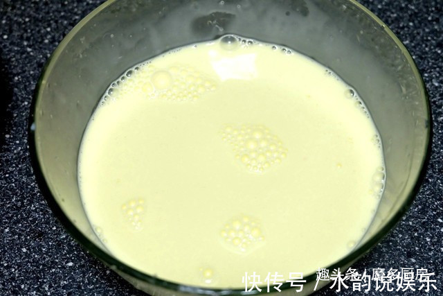 剩面包换个吃法，加两个鸡蛋半袋牛奶，变身美味甜品，孩子更喜欢