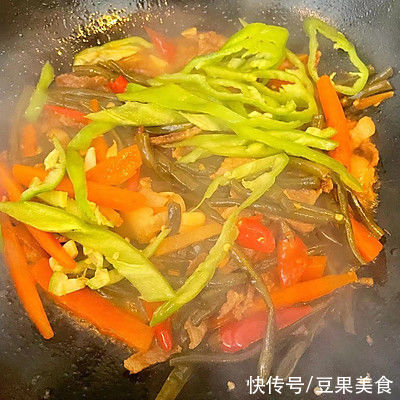 据说这个时候吃酸豆角炒肉,是最好的