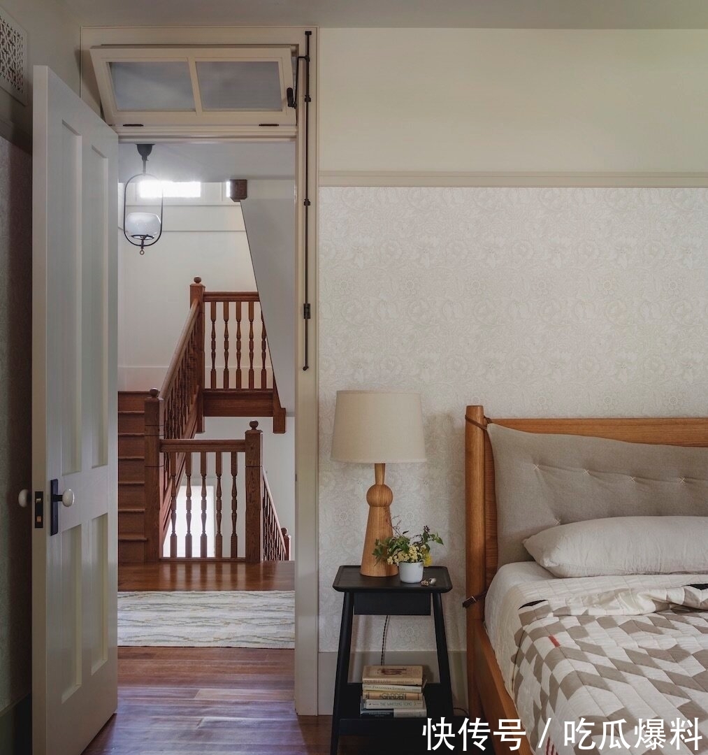 红酒|退休后的梦想家,深木色家具花壁纸,一起感受岁月静好的乡村住宅