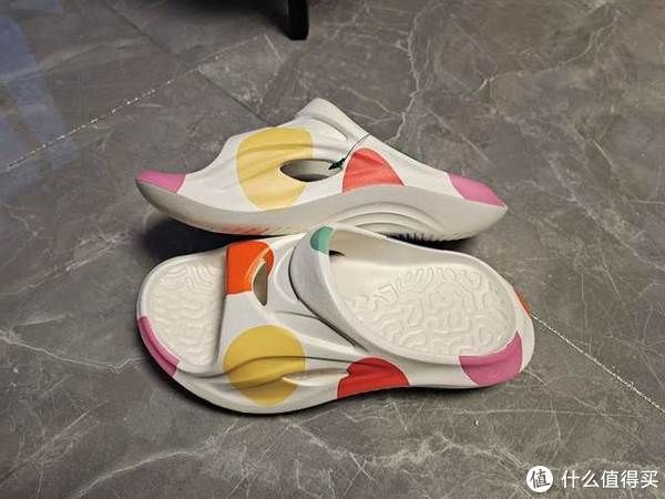 鞋子|拖鞋带有缓震功能是一种什么体验？