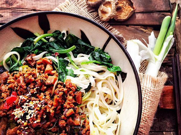 香菇|香菇肉酱自己做,做一次吃10天,能拌面能下饭!