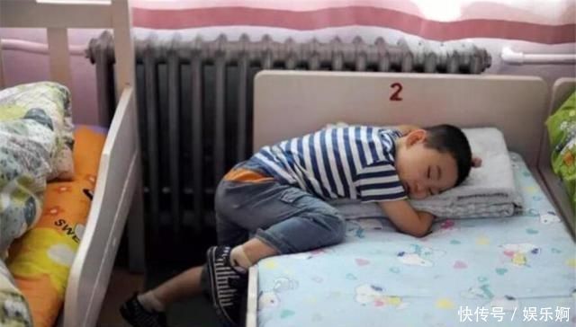 莉莉|7岁男孩穿破衣服上学,爸爸却一身名牌“穷养儿”有必要吗