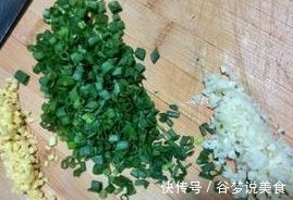 湿气|她天天吃幼嫩艾草叶,半个月后身体发生神奇变化,值得所有人借鉴