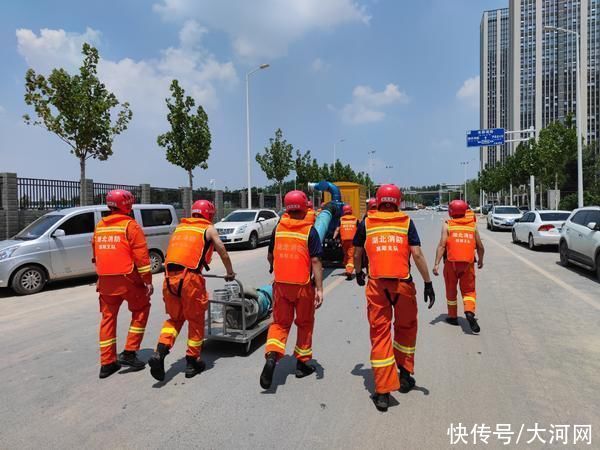 救援|「给力的救援队」湖北消防:“鄂”来千里驰援 谢谢洪流里的橙色希望