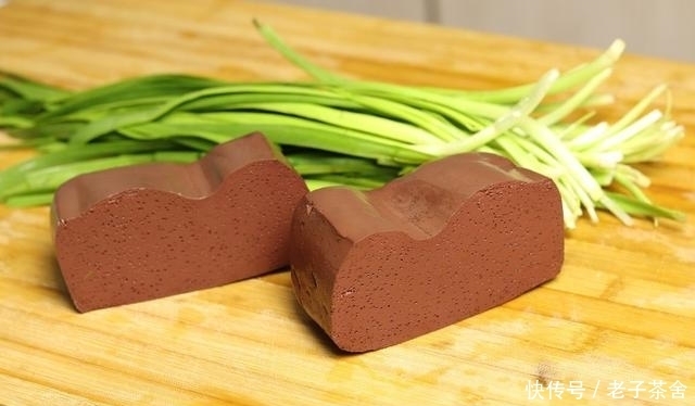 猪血和此菜才是绝配,5块钱炒一盘,补铁助消化,我家一周吃2次