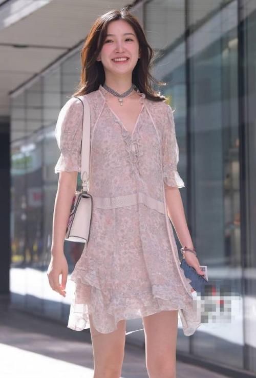 小姐姐 连衣裙小姐姐,太有曲线感了,时尚好看充满女人味