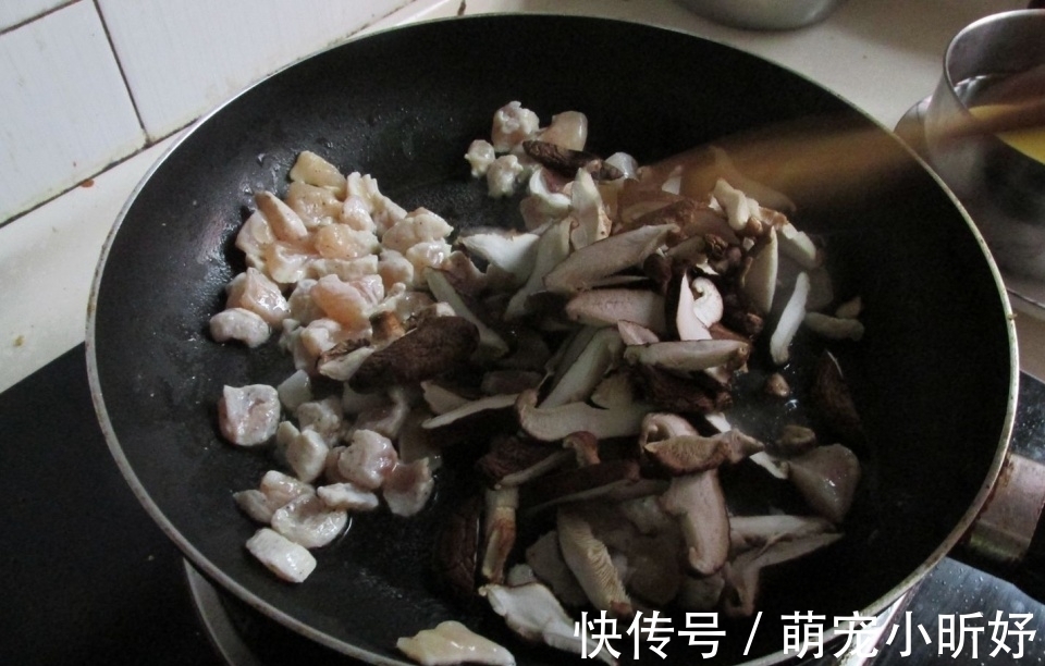 面团|早餐这样做孩子再挑食也爱吃，营养丰富钙质高，常常这样吃长高个