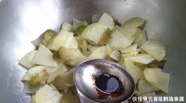 土豆和它一起吃是“天然泻药”，清肠排毒，皮肤白皙不长痘！