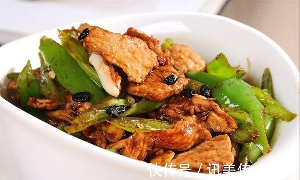 大厨|辣椒炒肉,先炒肉还是辣椒?大厨教你正确做法,夏天吃太下饭了。