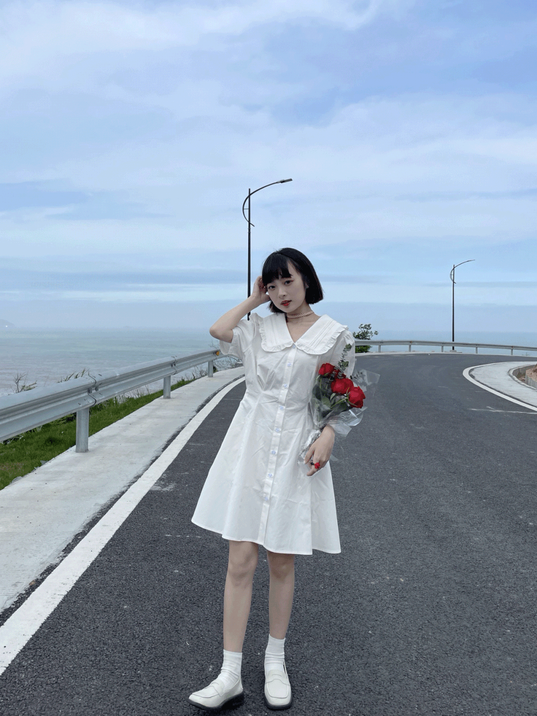 夏梦|忘了高跟鞋吧！小个子穿连衣裙配平底鞋，气质又好看