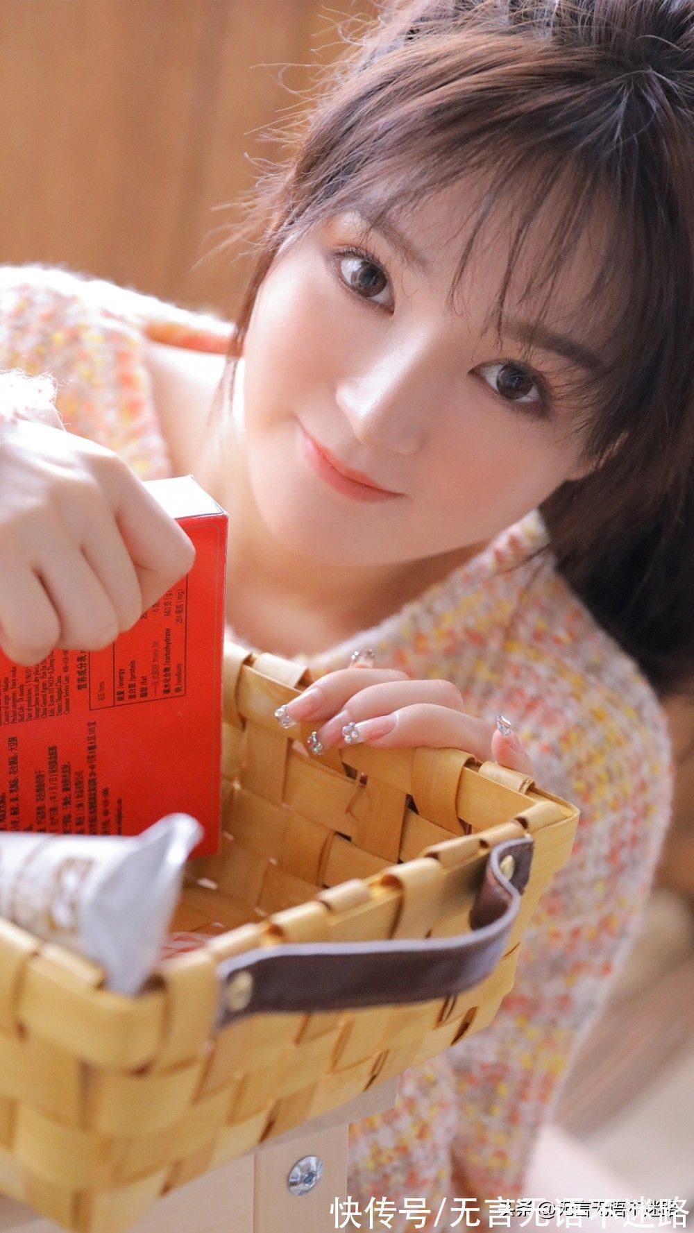 毛衣 治愈系美女,暖冬彩色毛衣穿搭,尽显青春靓丽