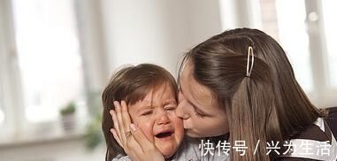 夫妻俩|“鸟脸”妈妈不顾劝阻,坚持生二胎,孩子出生后,宝妈后悔不已