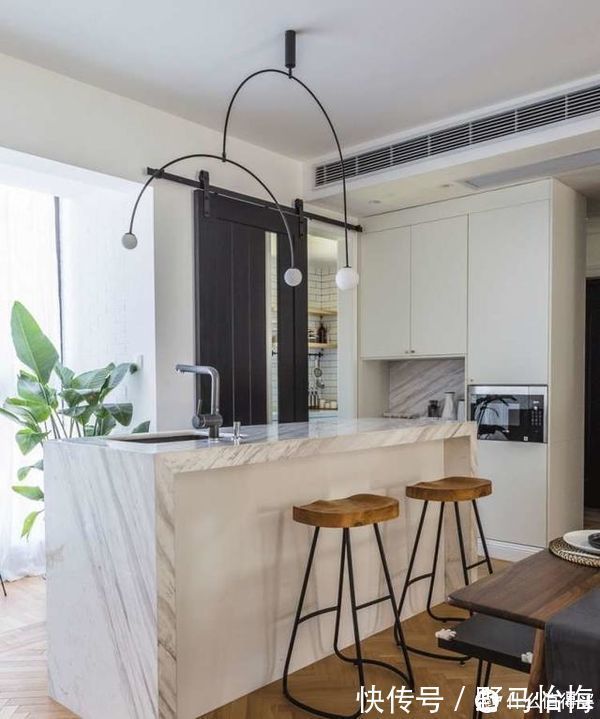 利用率|他120㎡家，一进门玄关就把我吸引，全屋空间极致利用，真的很巧妙