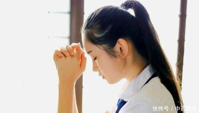 女孩第一次来月经，如果在这个年龄之后，说明发育得很好！