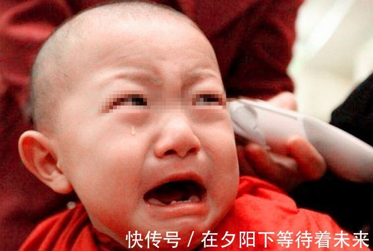 孩子|孙子满月被奶奶剃成光头,头发再也没长出来,医生怒斥家长无知