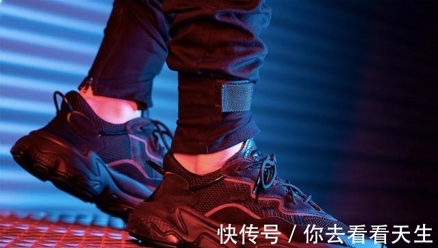 yeezy 一年 365 天都穿不腻的黑魂狂潮,黑的也太帅了