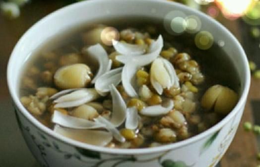 失眠患者的福音来了：“纯天然安眠药”，睡前吃点，闹钟也叫不醒