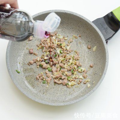 肉丁泡菜拌豆腐你这么做，不怕你不上瘾
