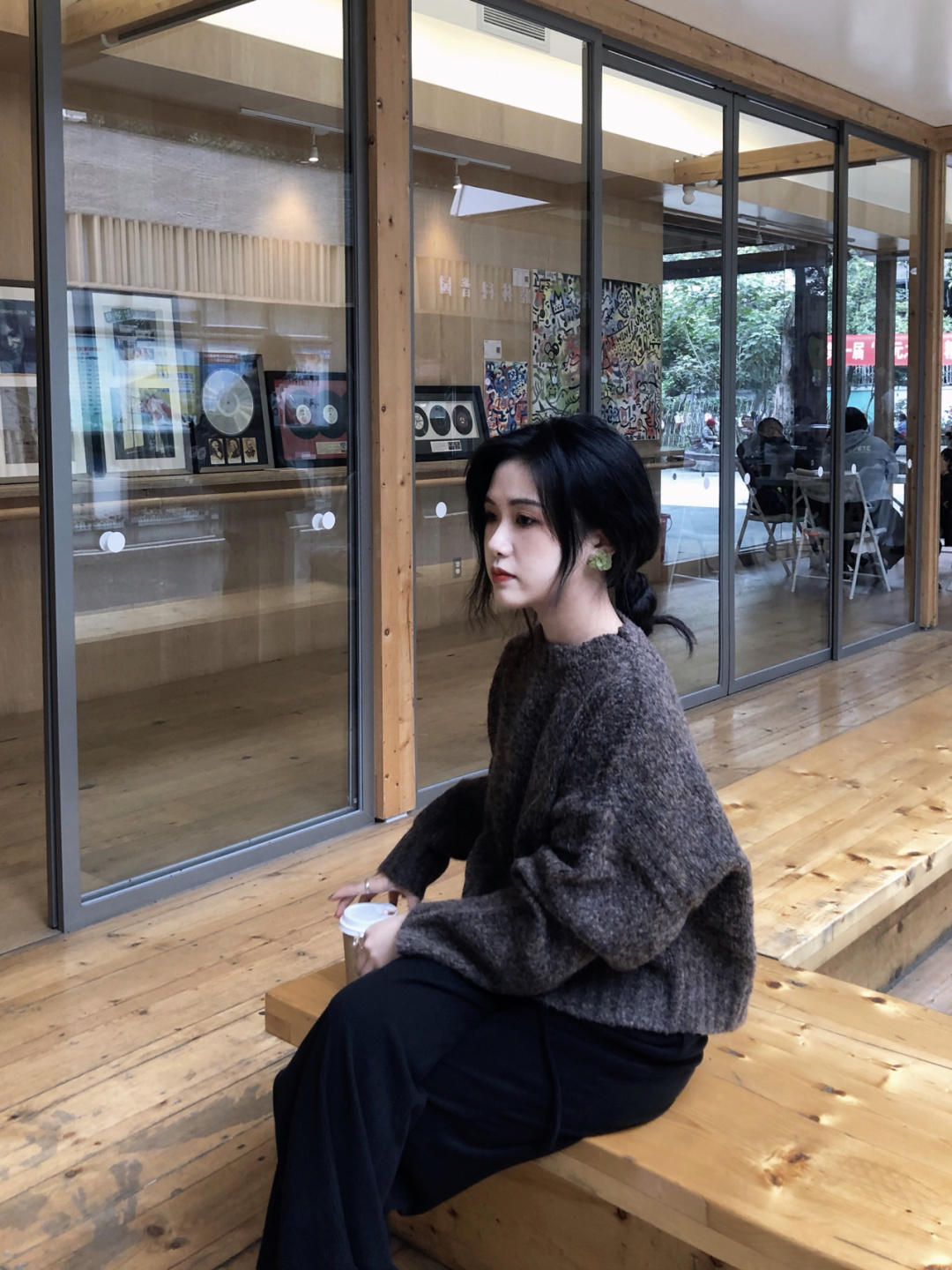 搭配 脱下外套,你的冬日造型如何保持精致?这四件毛衣就是理想答案