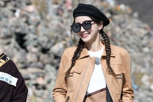 毛晓彤|跑男录宣传片,baby站前排C位,看到她下意识动作,当团宠是有原因的