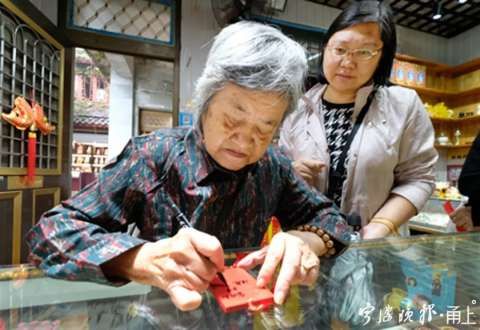 重阳节|90岁空巢奶奶10年没出门郊游，这次“全国劳模”来作陪……你看，他们笑得多开心！