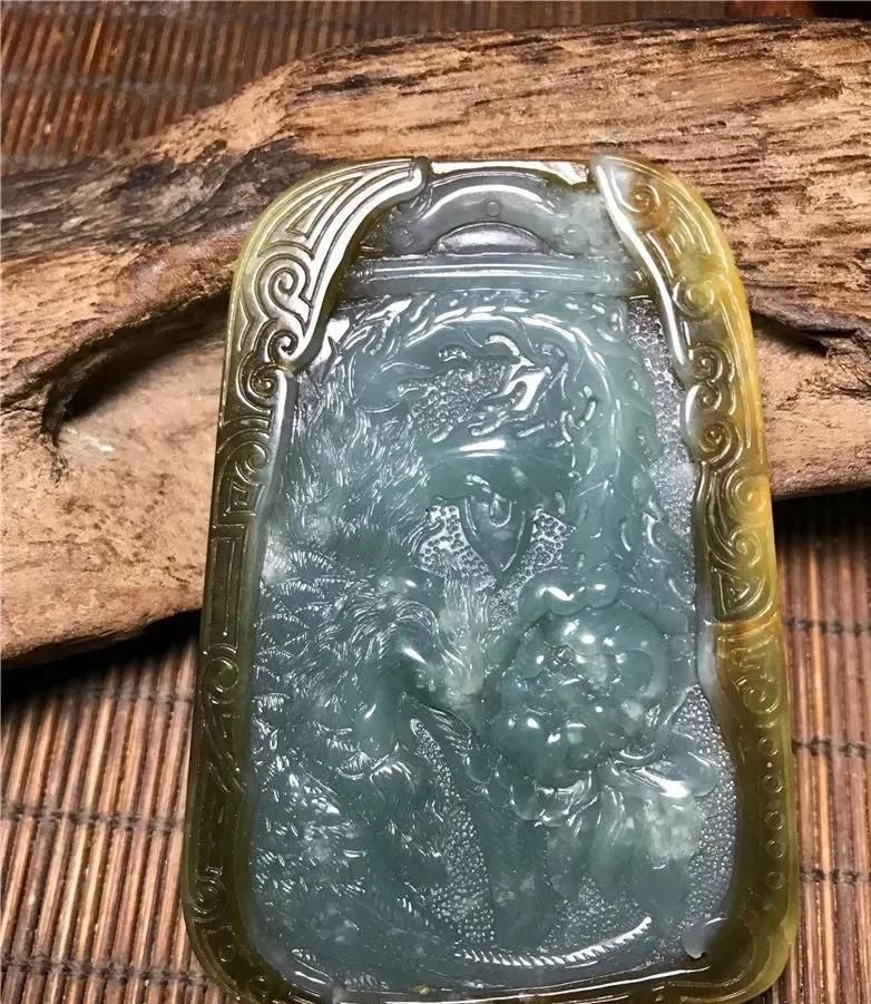 雕刻|小伙买下翡翠原石,切开后欲哭无泪,成品却美丽动人