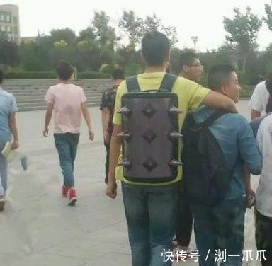 |搞笑GIF:刚开始挺淑女的,没想到也是个逗比!