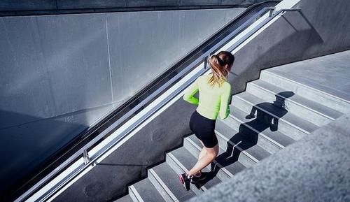 仰卧起坐|想减肥又不想出门？用这5个方法，让你在家也能快速瘦