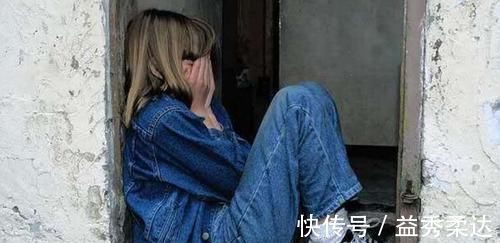 哈佛|哈佛心理学家:孩子自卑的4个表现,家长要及时干预