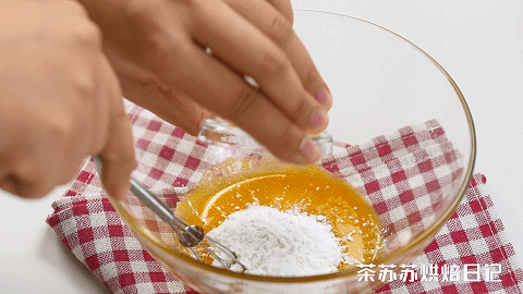 早晨来一碗岩爆芋泥咸蛋黄蛋糕，大人小孩都爱吃