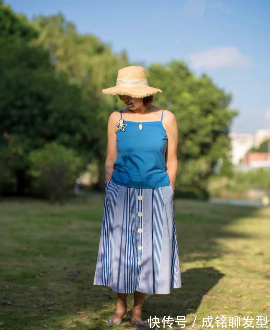 色彩|这位65岁奶奶的穿搭真养眼,端庄优雅不做作,时尚感不输年轻人