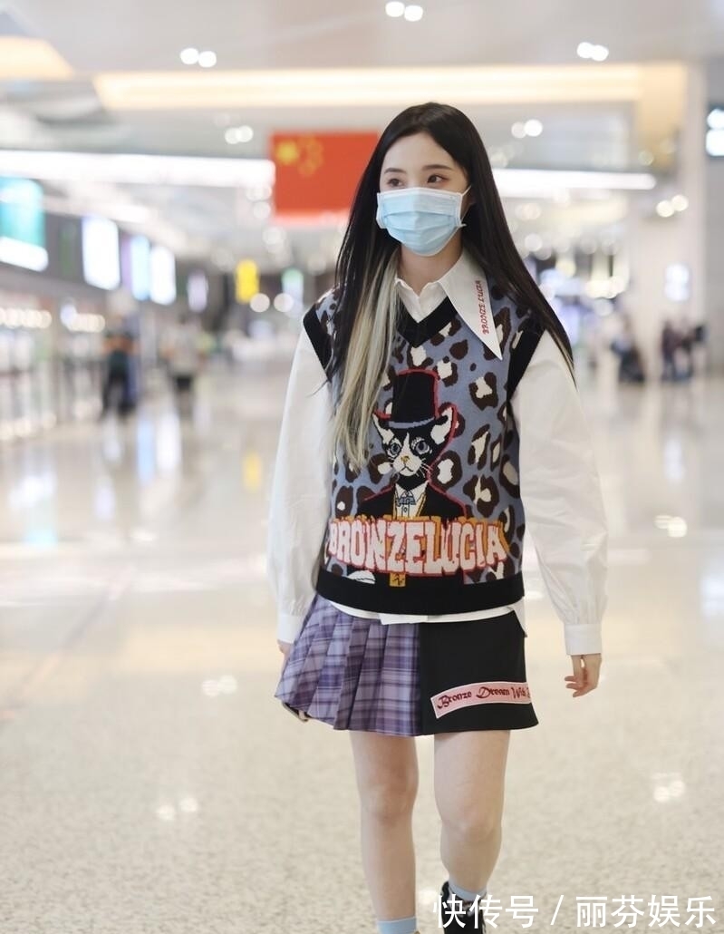 风格 今年流行“奶奶”的针织背心,配衬衫就挺好看,街头潮人都在穿