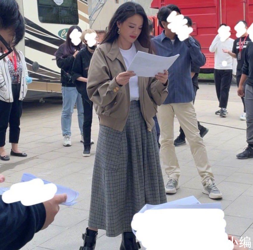 长发披肩|开拍吧电影：女演员们风格各有不同，李一桐陈都灵像来自不同季节