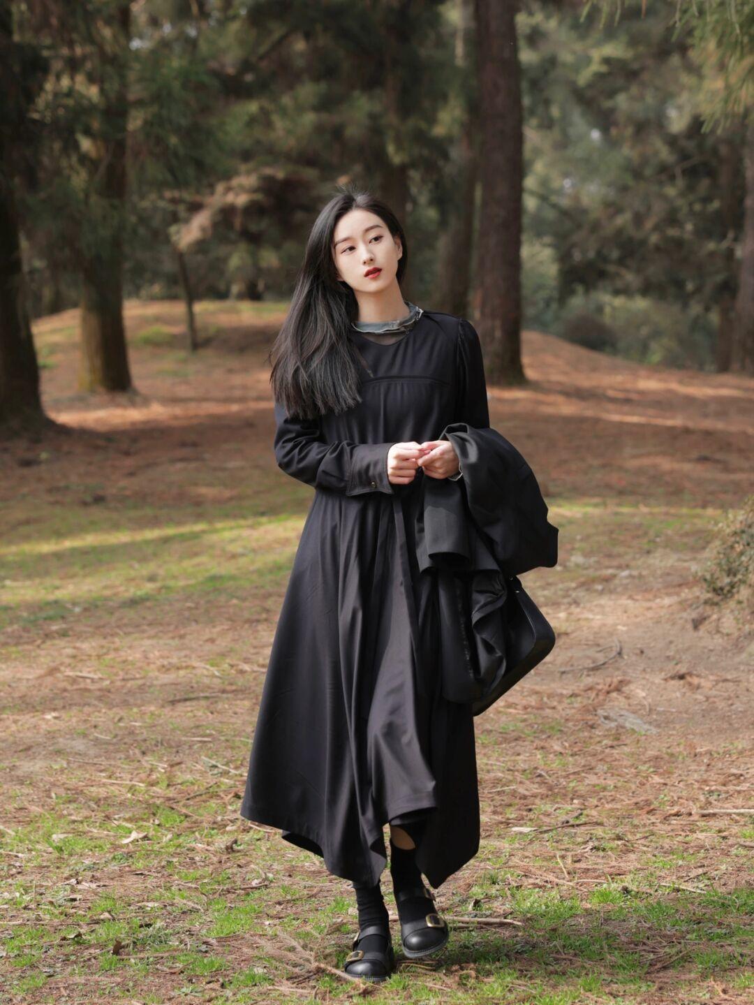 连衣裙 你的衣橱里绝对少不了“西装”,来看潮人的时尚造型,值得借鉴