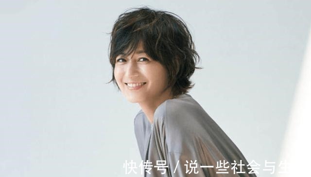 卷发 45岁的女人,直发和卷发哪种更显年轻这六款发型时尚减龄又高级!