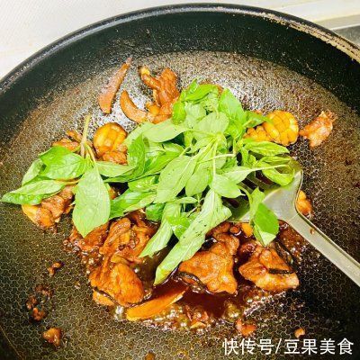 九层塔|餐桌上最有人气的家常菜之鲍鱼排骨