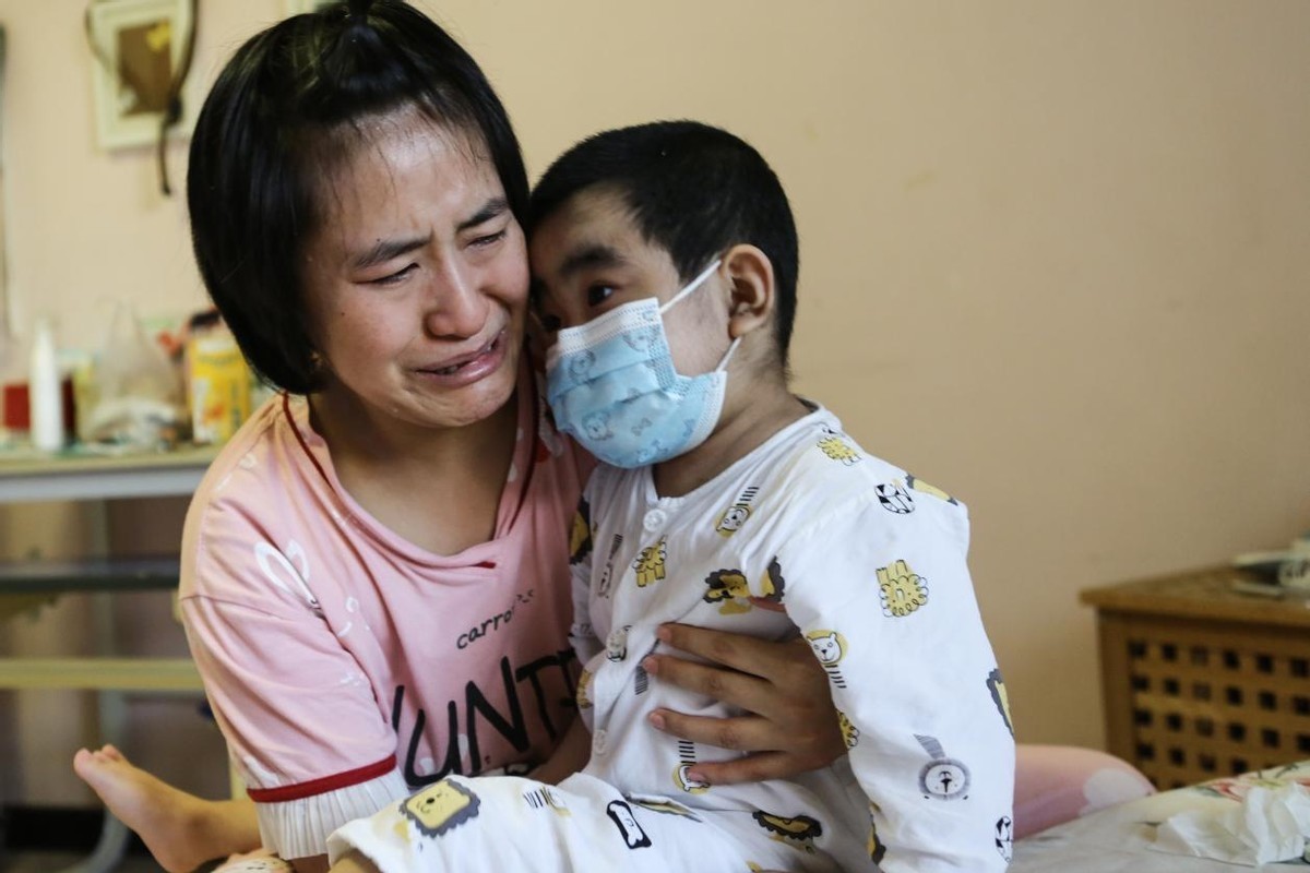 母亲|孩子患重症期间母亲发现自己怀孕,无奈忍痛做出抉择弃小保大