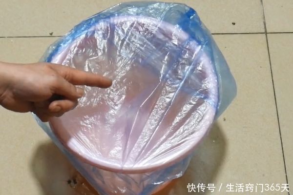 一生|用了30年的垃圾袋，才知道套垃圾袋的正确方法，学会受用一生！